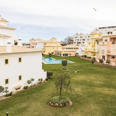 Jardins Sta Eulalia, L12 Oura *